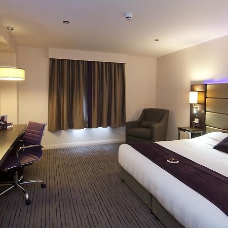 Premier Inn High Wycombe/Beaconsfield ภายนอก รูปภาพ