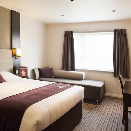 Premier Inn High Wycombe/Beaconsfield ภายนอก รูปภาพ
