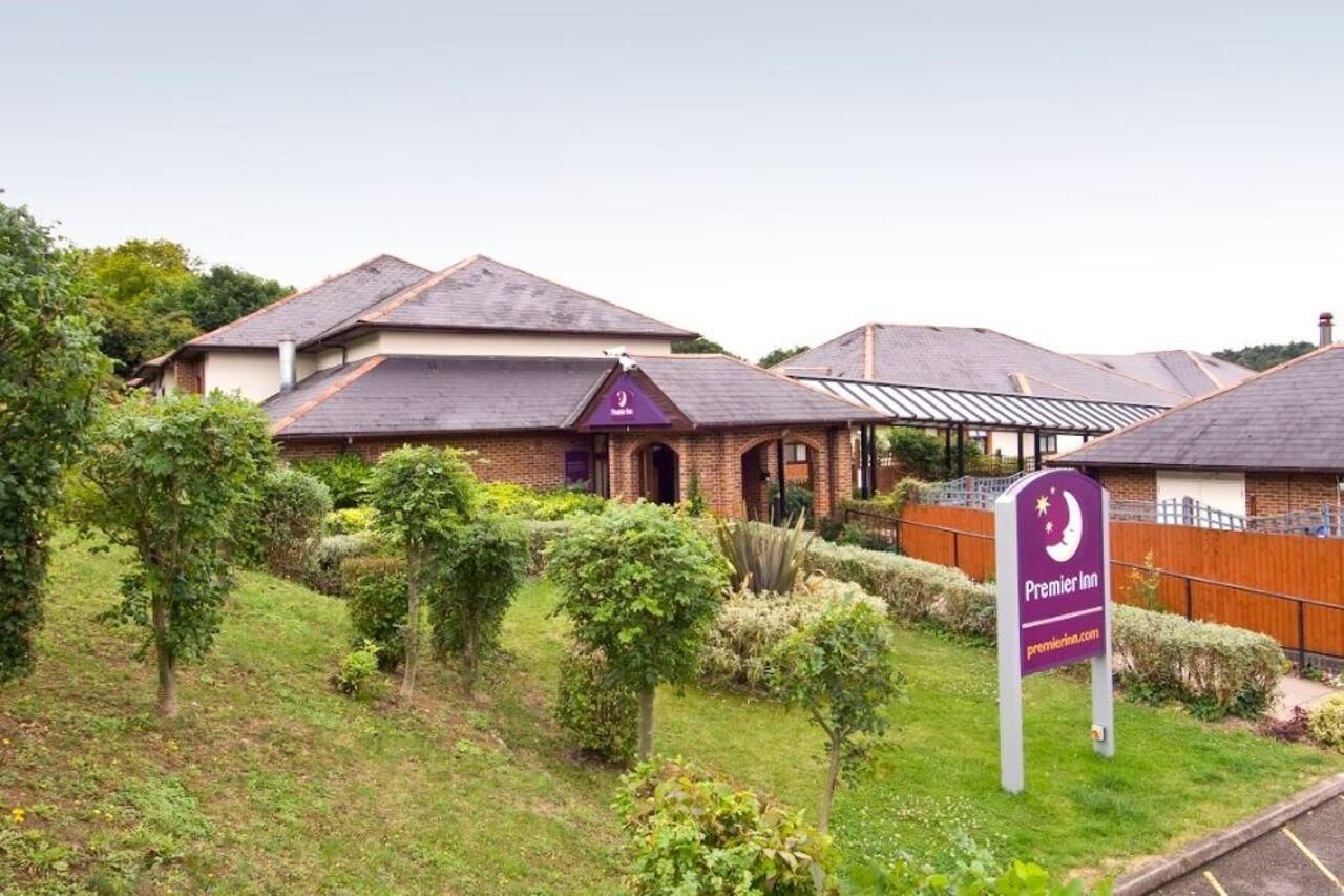 Premier Inn High Wycombe/Beaconsfield ภายนอก รูปภาพ