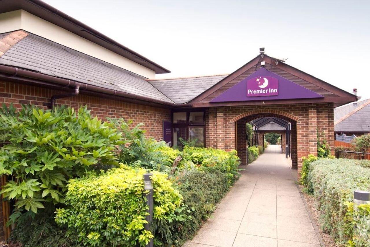 Premier Inn High Wycombe/Beaconsfield ภายนอก รูปภาพ