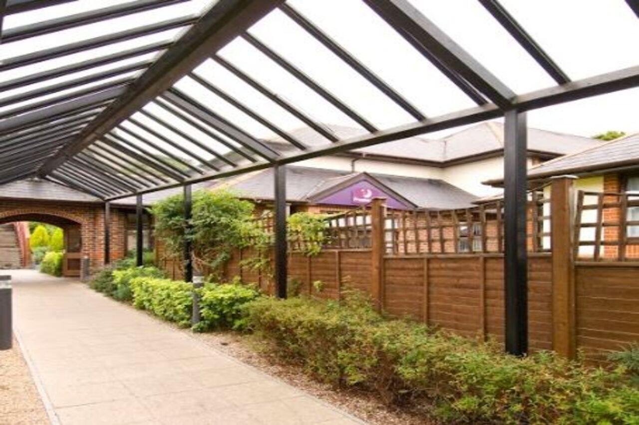 Premier Inn High Wycombe/Beaconsfield ภายนอก รูปภาพ