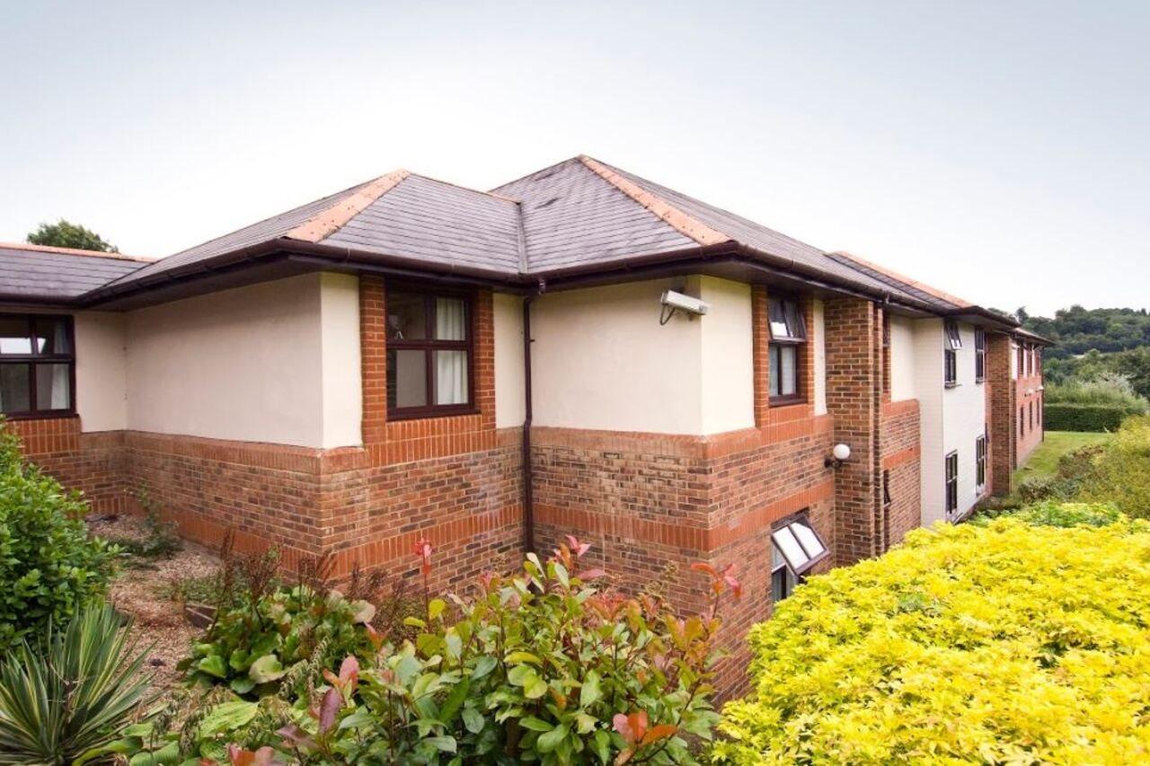 Premier Inn High Wycombe/Beaconsfield ภายนอก รูปภาพ