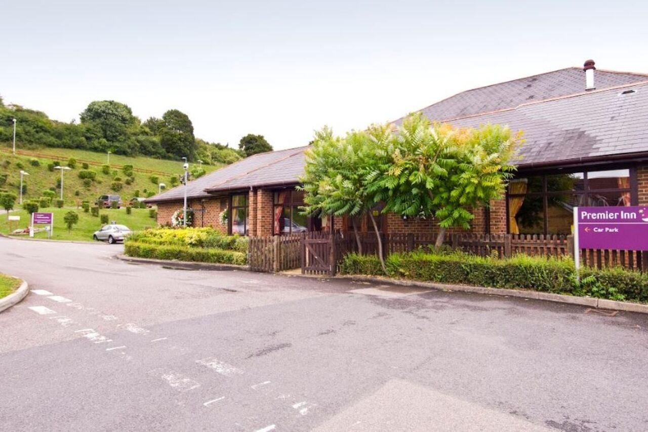 Premier Inn High Wycombe/Beaconsfield ภายนอก รูปภาพ