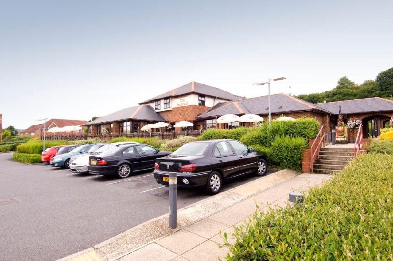 Premier Inn High Wycombe/Beaconsfield ภายนอก รูปภาพ