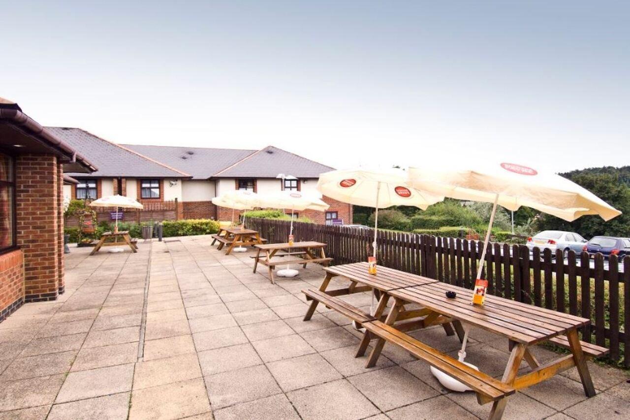 Premier Inn High Wycombe/Beaconsfield ภายนอก รูปภาพ