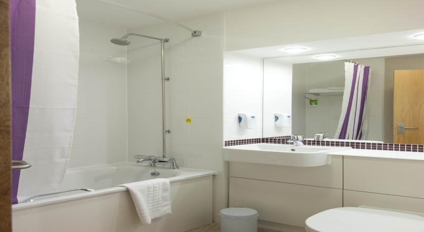 Premier Inn High Wycombe/Beaconsfield ภายนอก รูปภาพ