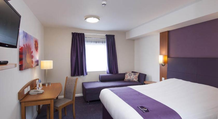 Premier Inn High Wycombe/Beaconsfield ภายนอก รูปภาพ