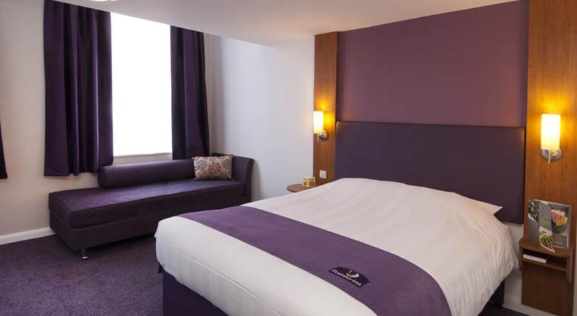 Premier Inn High Wycombe/Beaconsfield ภายนอก รูปภาพ