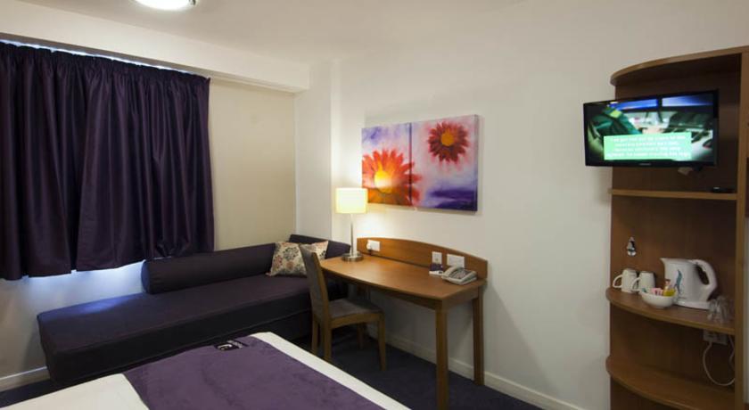 Premier Inn High Wycombe/Beaconsfield ภายนอก รูปภาพ