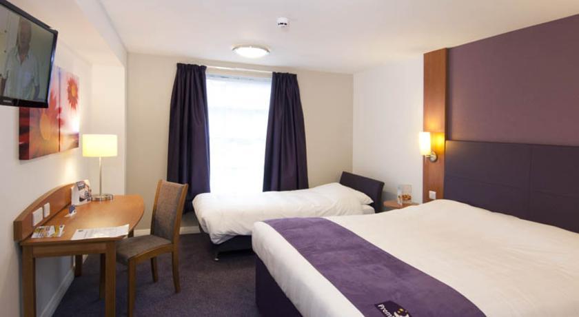 Premier Inn High Wycombe/Beaconsfield ภายนอก รูปภาพ