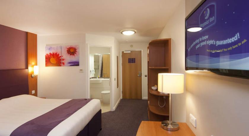 Premier Inn High Wycombe/Beaconsfield ภายนอก รูปภาพ