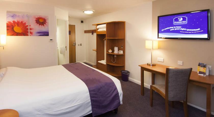 Premier Inn High Wycombe/Beaconsfield ภายนอก รูปภาพ