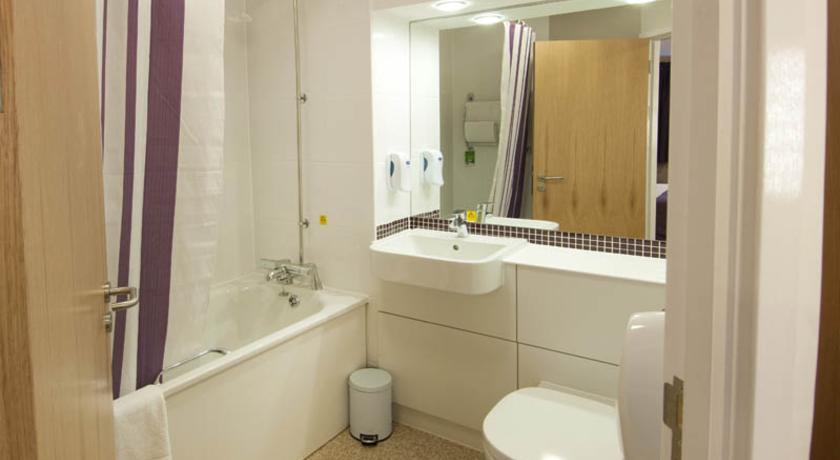 Premier Inn High Wycombe/Beaconsfield ภายนอก รูปภาพ