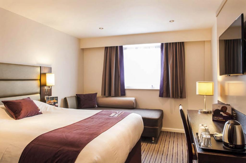 Premier Inn High Wycombe/Beaconsfield ภายนอก รูปภาพ