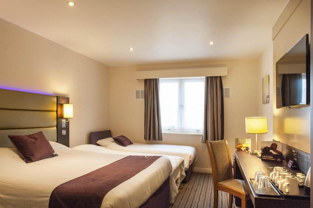 Premier Inn High Wycombe/Beaconsfield ภายนอก รูปภาพ