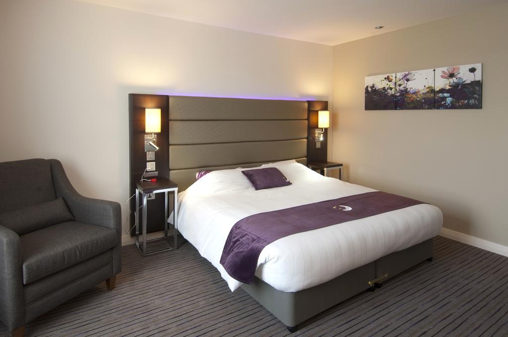 Premier Inn High Wycombe/Beaconsfield ภายนอก รูปภาพ