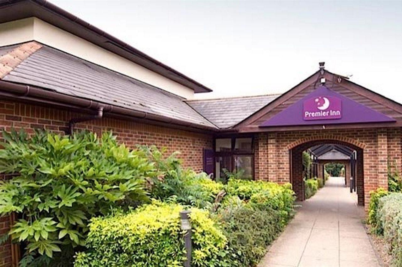 Premier Inn High Wycombe/Beaconsfield ภายนอก รูปภาพ