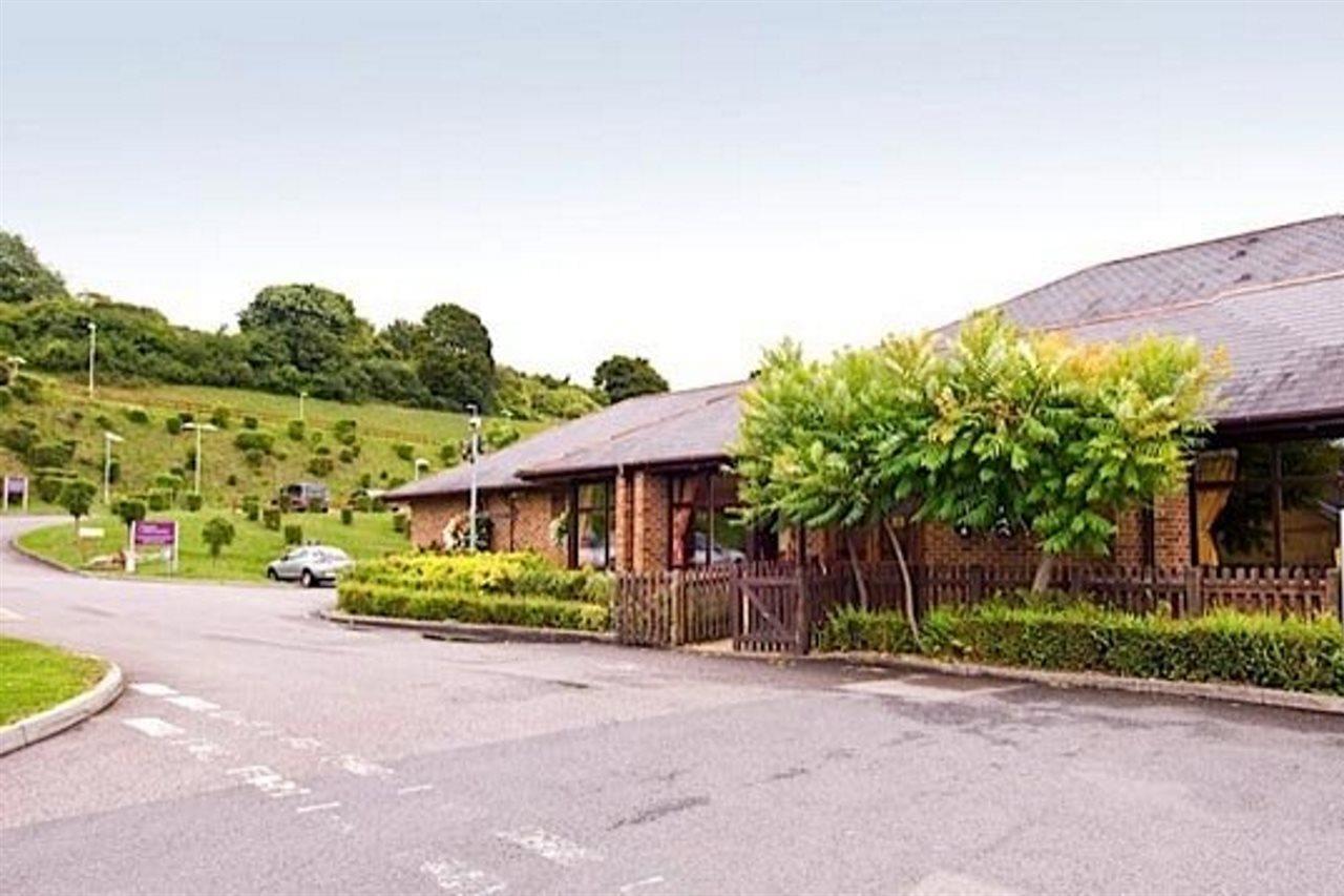 Premier Inn High Wycombe/Beaconsfield ภายนอก รูปภาพ