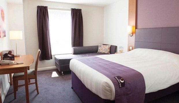 Premier Inn High Wycombe/Beaconsfield ภายนอก รูปภาพ